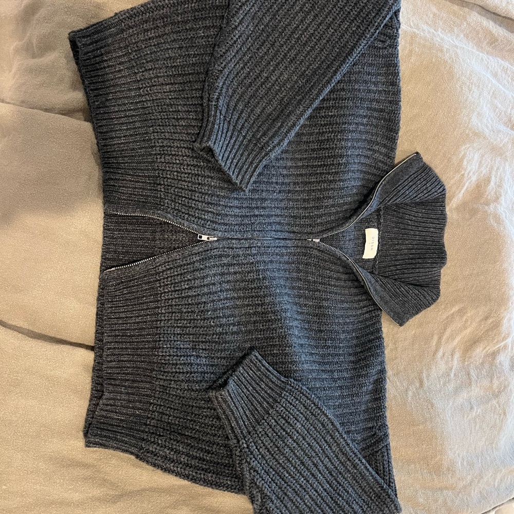 DISSH 35% Wool Ribbed Gray Sweater